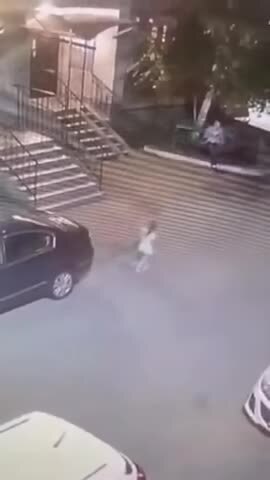 Кто-то врезался и разбил мне фару, посмотри, кто это