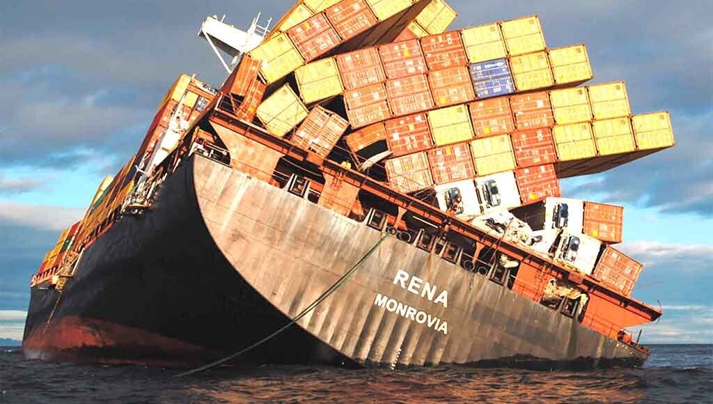 Что происходит, когда грузовой контейнер падает с корабля? Его возвращают или бросают в океане?