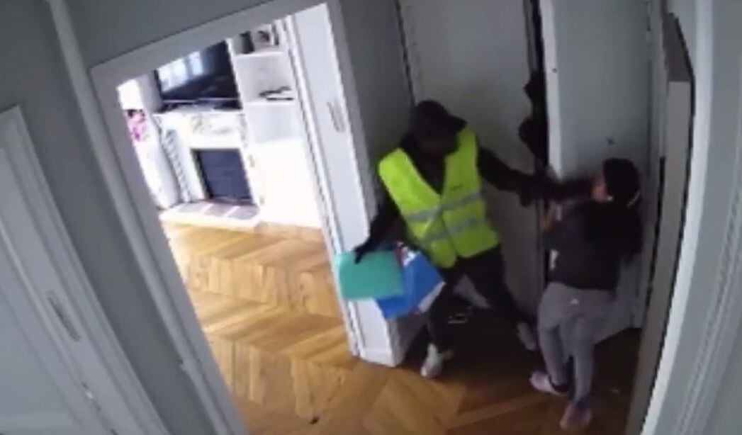 В Париже  банда мигрантов прикинулась "курьерами доставки" и ворвались в квартиру, в которой находилась няня и маленький ребенок