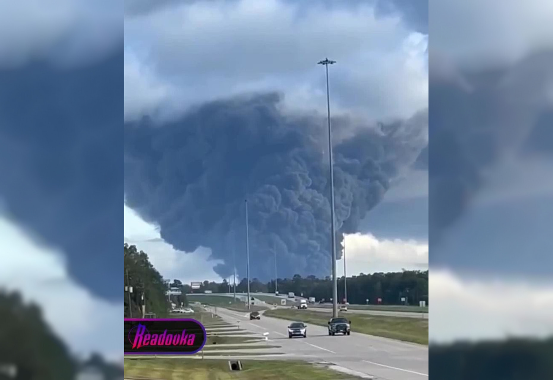 В Техасе прогремел мощный взрыв на химическом заводе — клубы токсичного дыма заволакивают округу