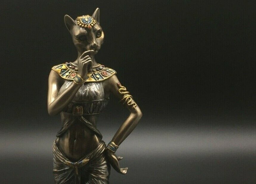 Бастет или Баст – одна из наиболее женственных и грациозных богинь Древнего Египта