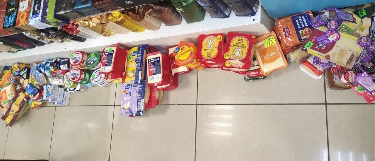 Сыр и колбаса вне закона: магазин в Питере очистили от санкционки