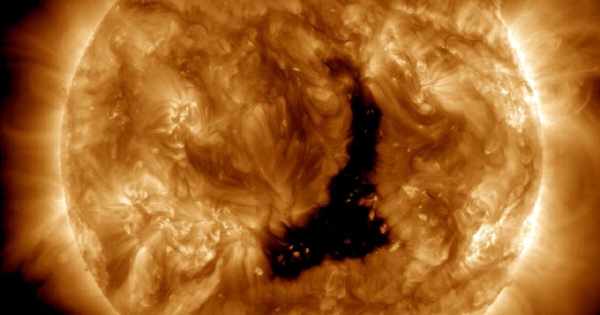 На Солнце образовалась дыра в пять раз больше Юпитера