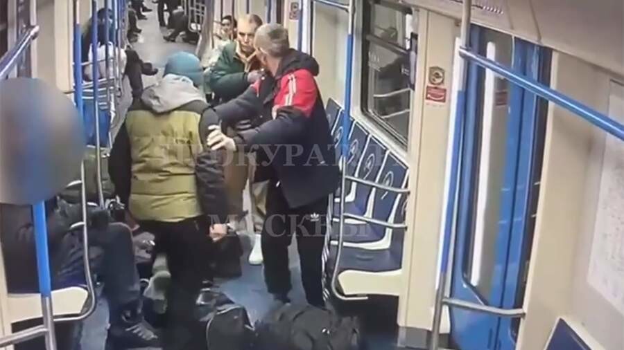 В&nbsp;московском метро мужчина ударил ножом знакомого во время ссоры