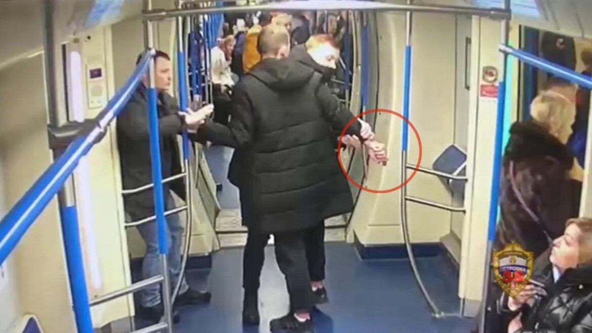 Пьяный мужчина порезал пассажира в московском метро