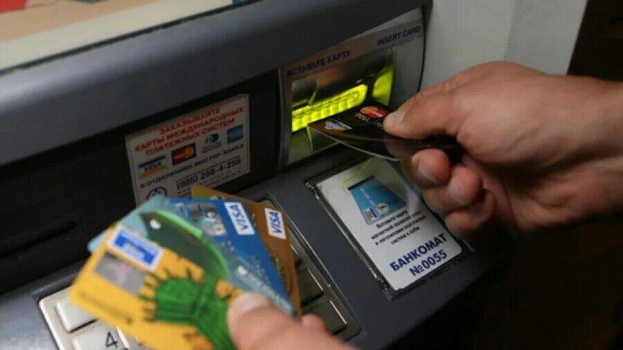 Уклонистам запретят снимать деньги с банковских счетов