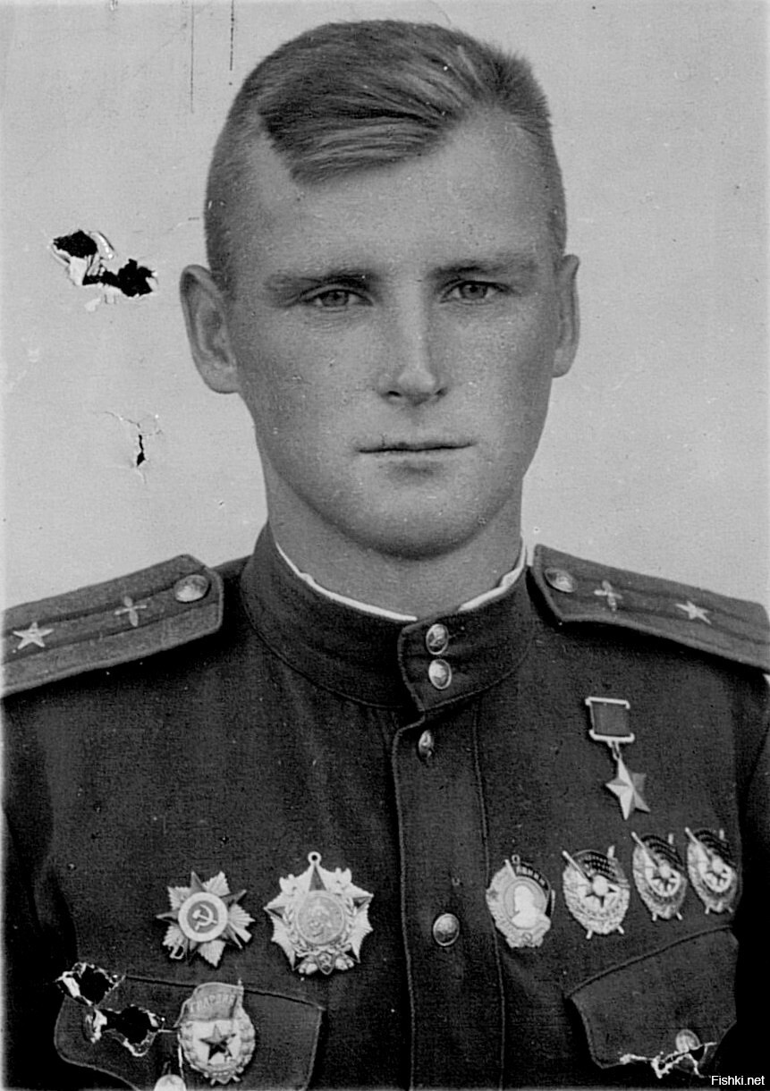 Герой Советского Союза штурман и заместитель командира 155-го гвардейского шт...
