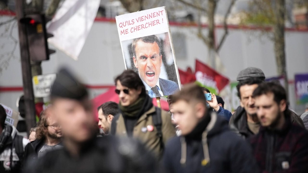 «Милая Франция» на грани всеобщей мобилизации: к чему готовит страну Макрон в 2026 году