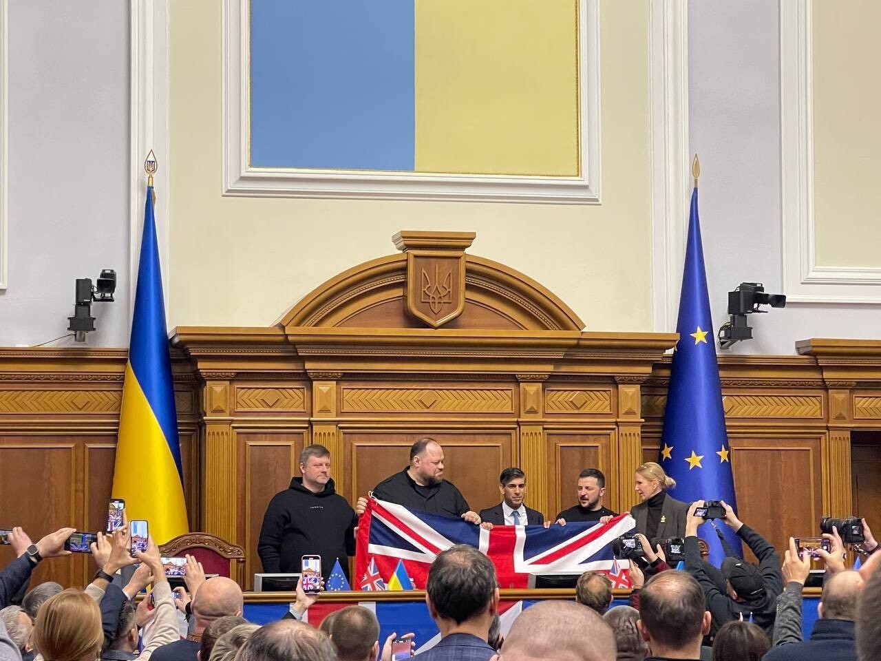 Пиар британского колониализма: как Риши Сунак за литием на Украину приезжал