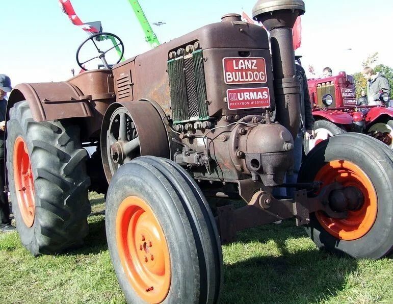 Lanz Bulldog – трактор-тягач для буксирования грузов с нефтяным мотором