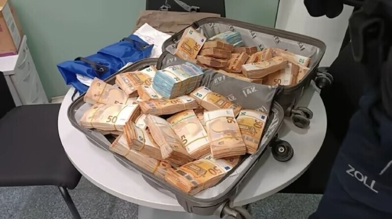 В аэропорту Мюнхена в багаже пенсионера нашли 450 000 евро наличными