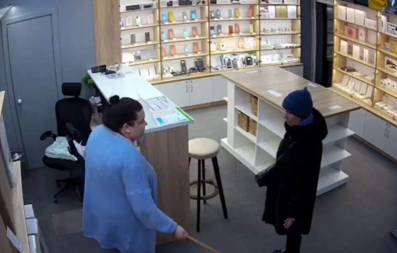 Во Владивостоке женщина украла кошелёк сотрудницы магазина и тут же попалась