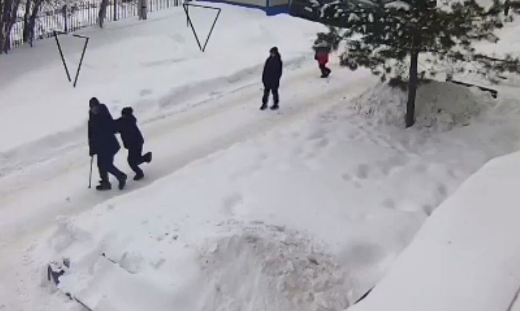 Казанские школьники ради хохмы избили и унизили инвалида