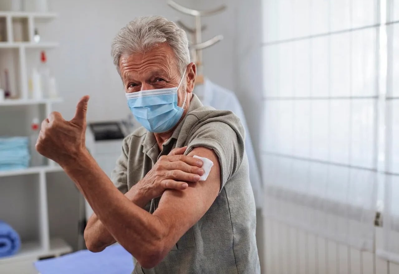 Житель Германии за два года умудрился сделать 217 прививок от коронавируса