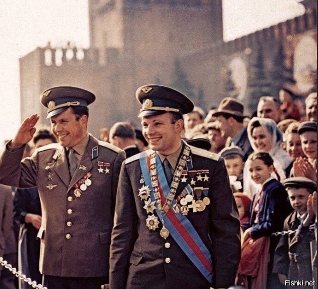 1 мая 1963г Юрий Гагарин и Павел Попович