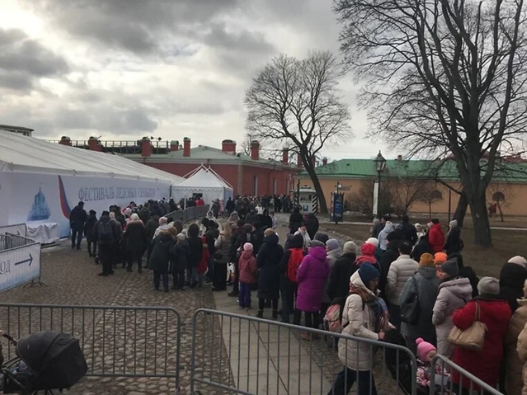 В Петропавловскую крепость образовалась очередь