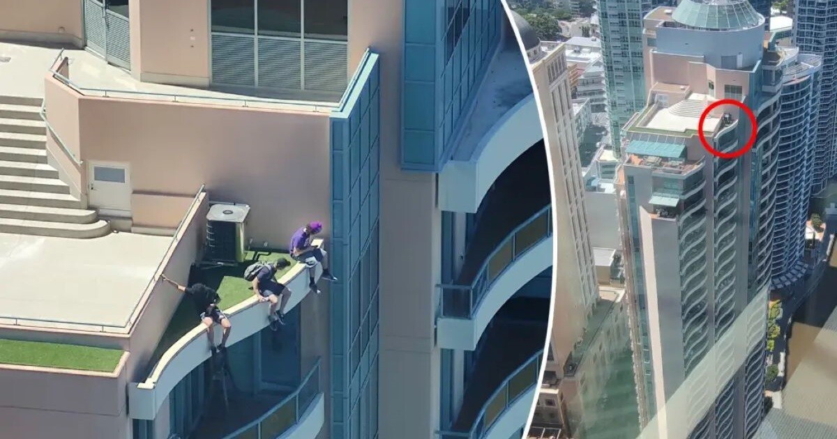 Подростки пробрались на крышу 37-этажной высотки