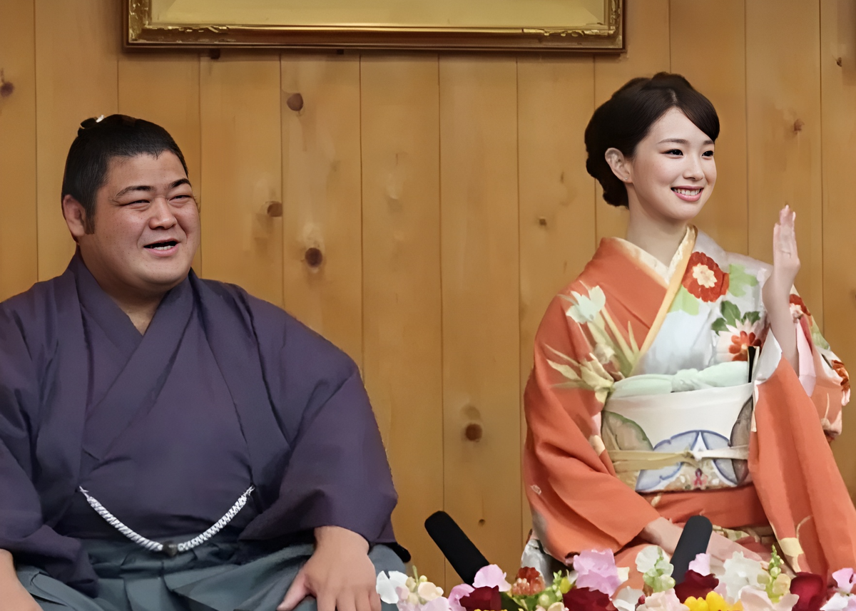 Как живут сумоисты? Есть ли у них жены и девушки?