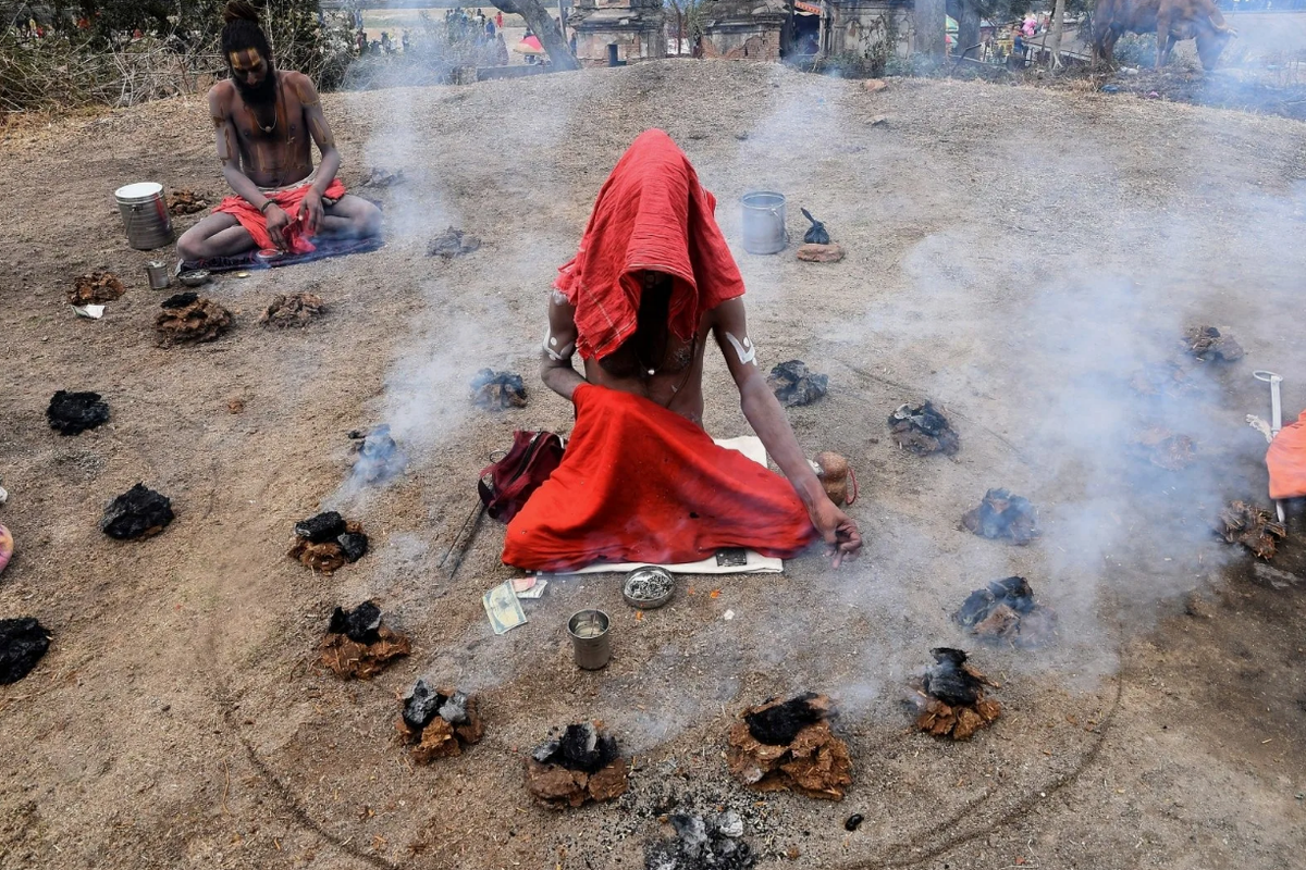 По всей Индии провели ритуалы изгнания феминизма