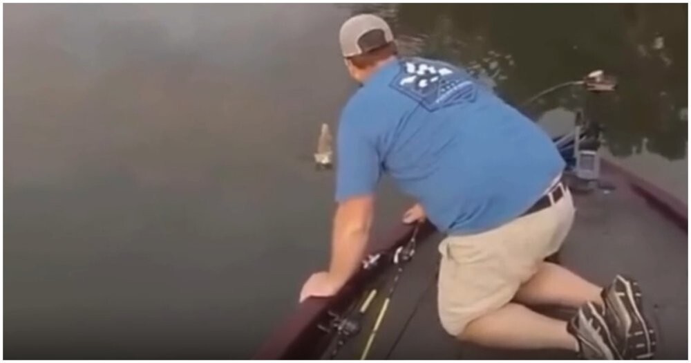 Неожиданный улов мужчин на рыбалке