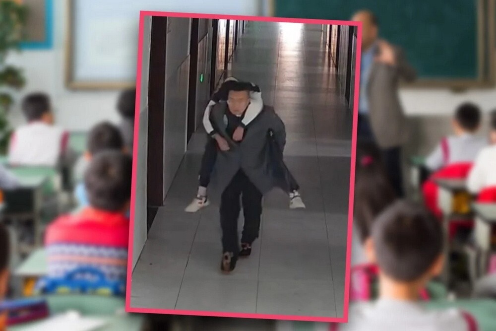 В Китае учитель два года носил на спине ученика с редким заболеванием
