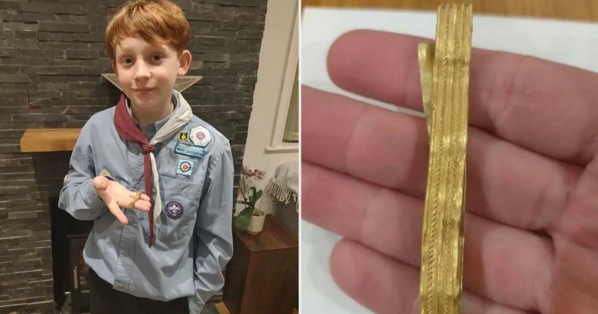 Мальчик нашёл на прогулке древнеримский браслет из золота