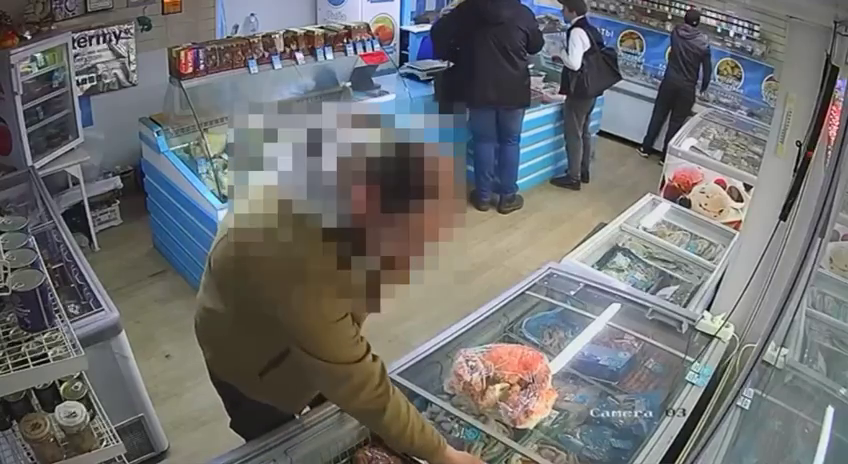 Мужчина украл целого краба из магазина в Балашихе