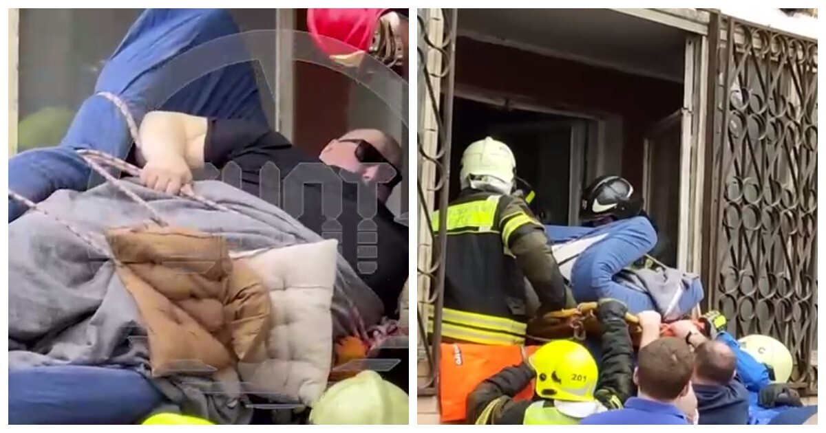 В Москве 300-килограммового мужчину пришлось эвакуировать через окно, чтобы отвезти в больницу