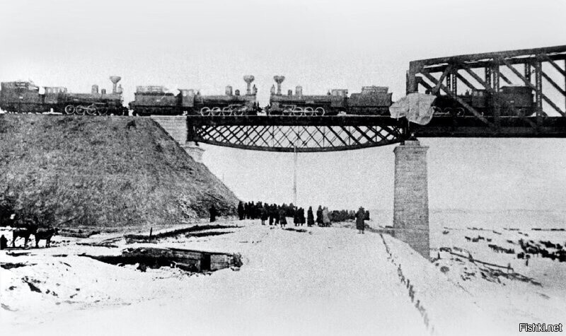 Испытание на прочность железнодорожного моста через Иртыш