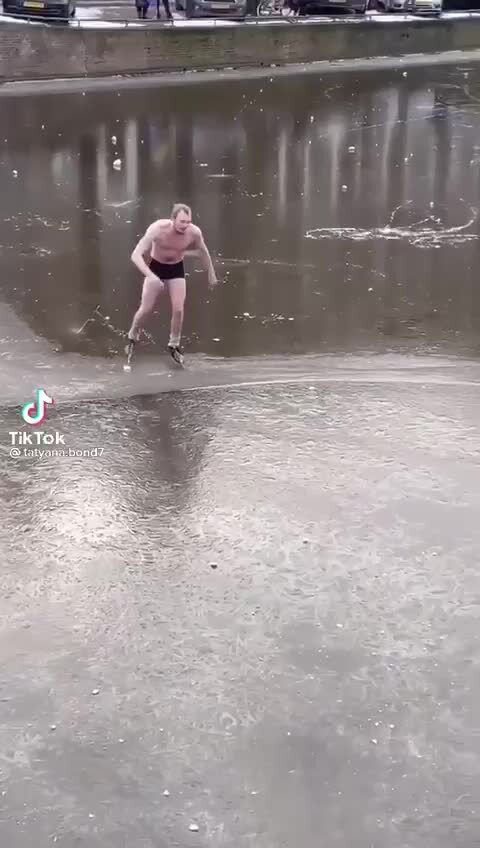 Любителям покататься на льду реки