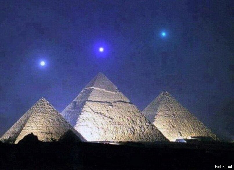 Меркурий, Венера и Сатурн над пирамидами Гизы, Египет