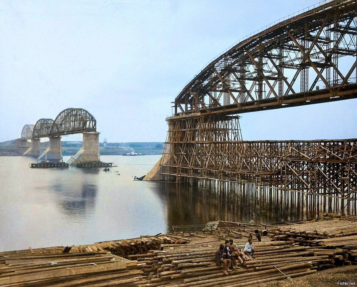 Недостроенный железнодорожный мост