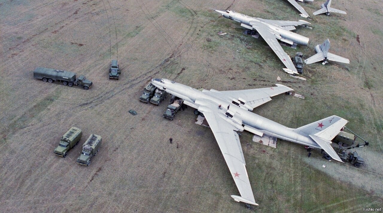 Площадка ликвидации стратегических бомбардировщиков М-4, Энгельс, 1 июля 1989...