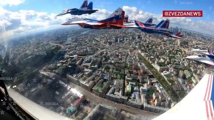 Авиационная часть Парада Победы в Москве от первого лица из кабины пилота