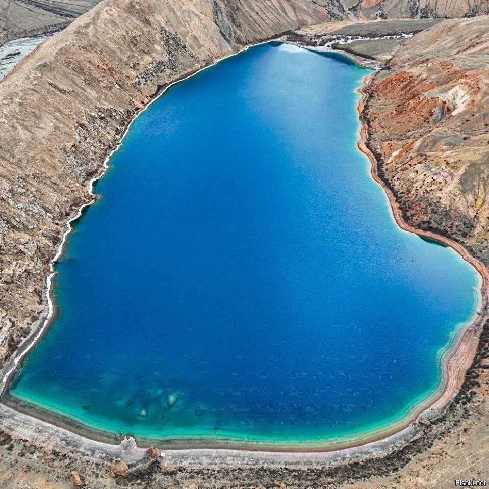 Высокогорное озеро Баш-Кёль на востоке Иссык-Кульской области