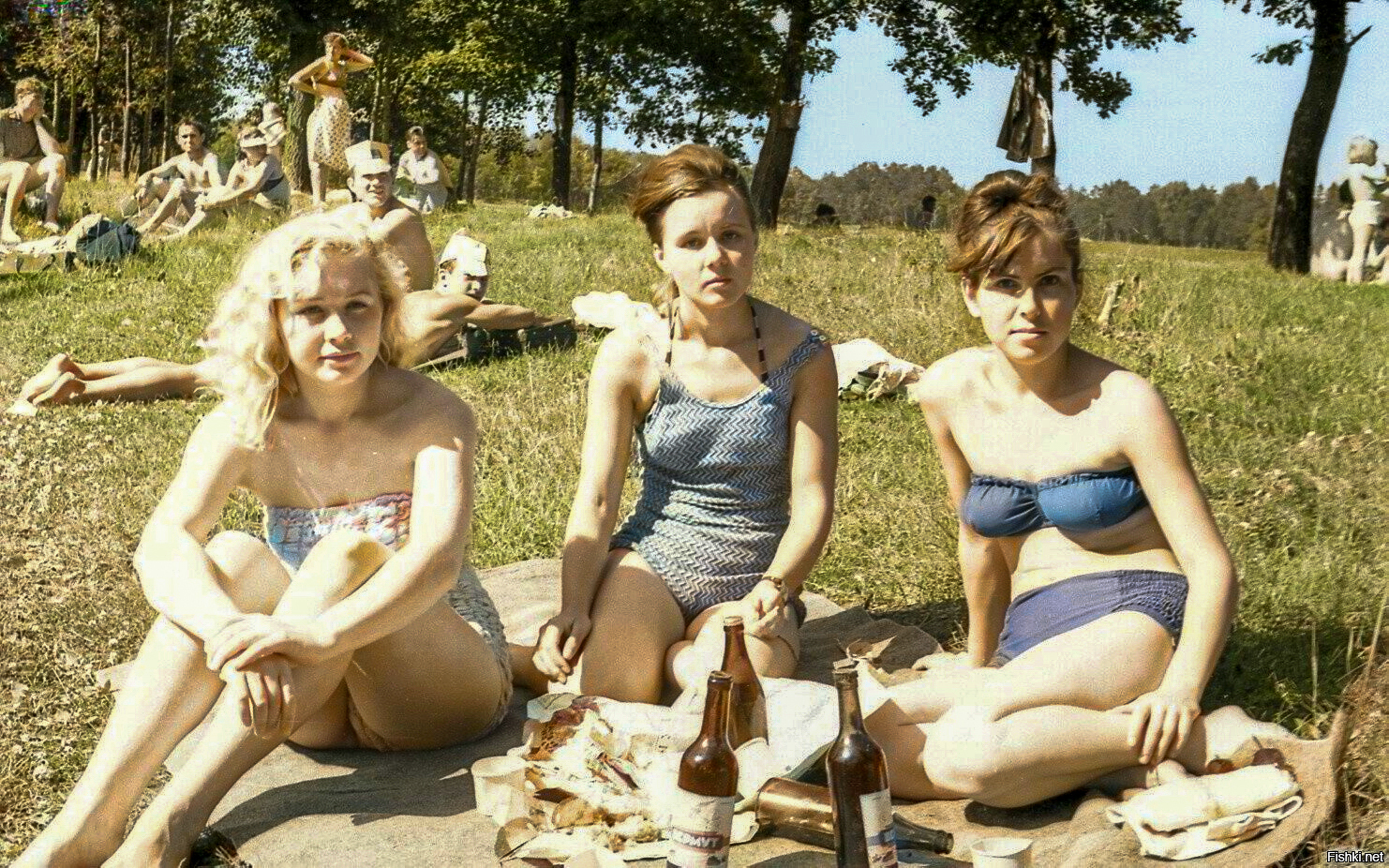 Советские девушки на пикнике