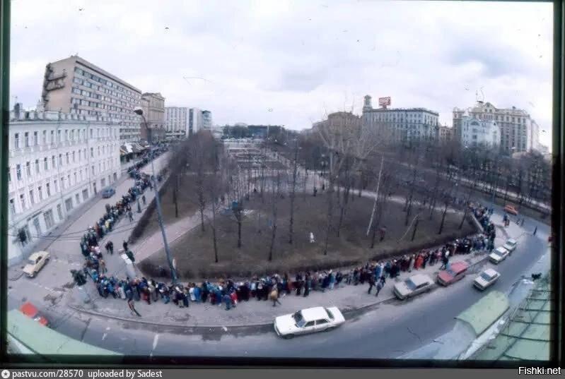 Очередь в первый в СССР Макдональдс