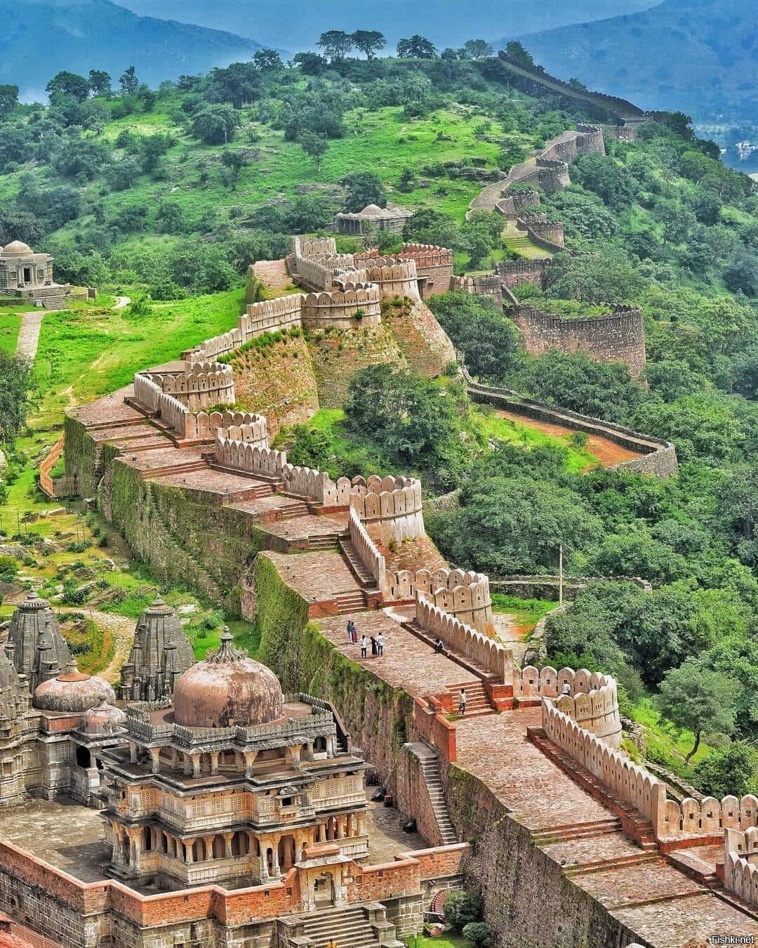 Вторая по длине стена в мире, форт Кумбалгарх, Индия