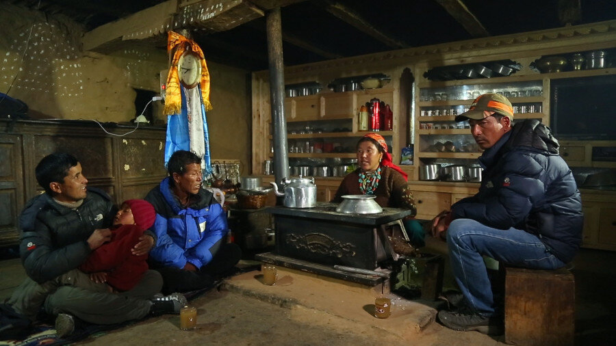 Многомужество в Непале: как мужчины делят одну жену