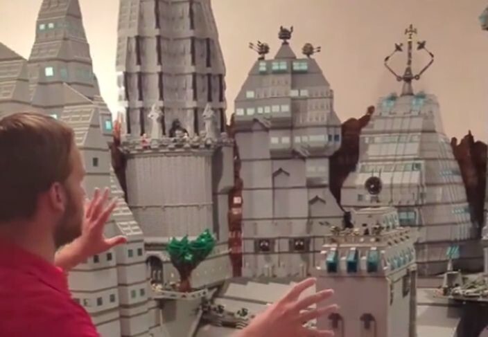 Гигантская крепость из более 1 млн деталей LEGO