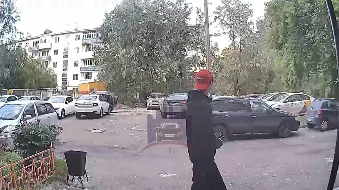 В&nbsp;Красноярске подросток с&nbsp;пневматическим пистолетом разбил окно автомобиля