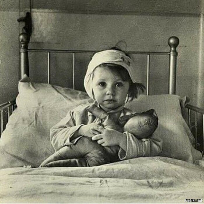 Во время блокады эту маленькую девочку эвакуировали из Ленинграда