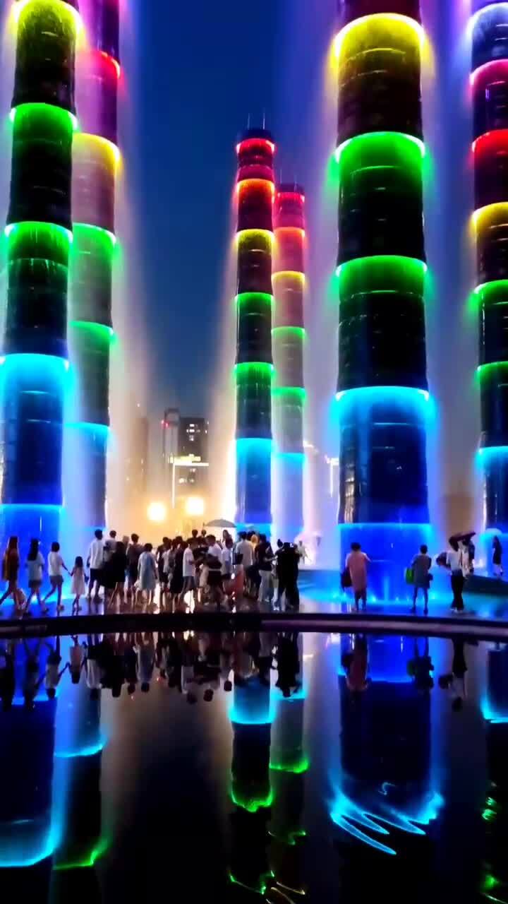 Футуристические фонтаны в форме бамбука, Китай