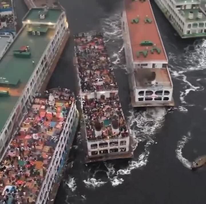 Обычный день на морских паромах в одной из самых густонаселенных стран мира