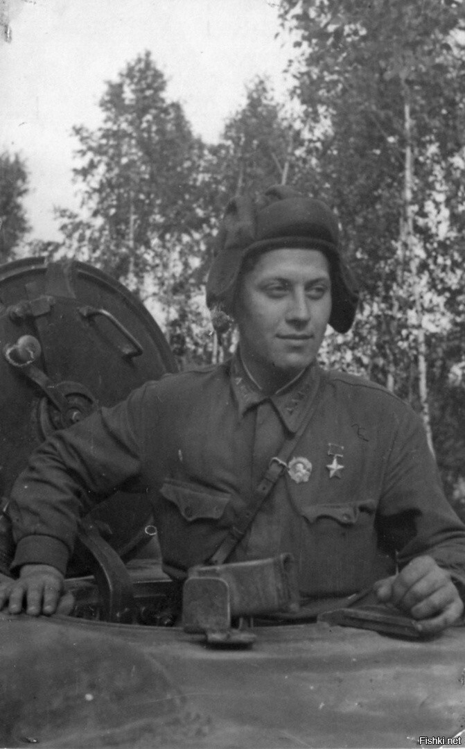 Герой Советского Союза механик-водитель танка старшина Виктор Антонович Григо...