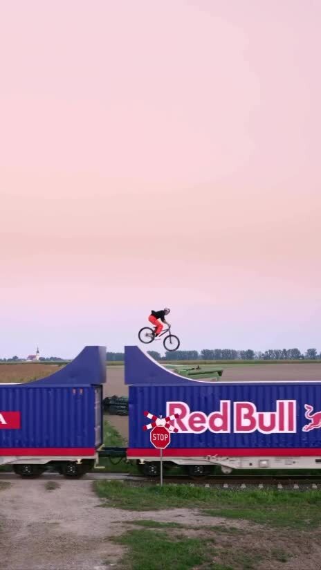 Один из самых впечатляющих роликов от Reb Bull
