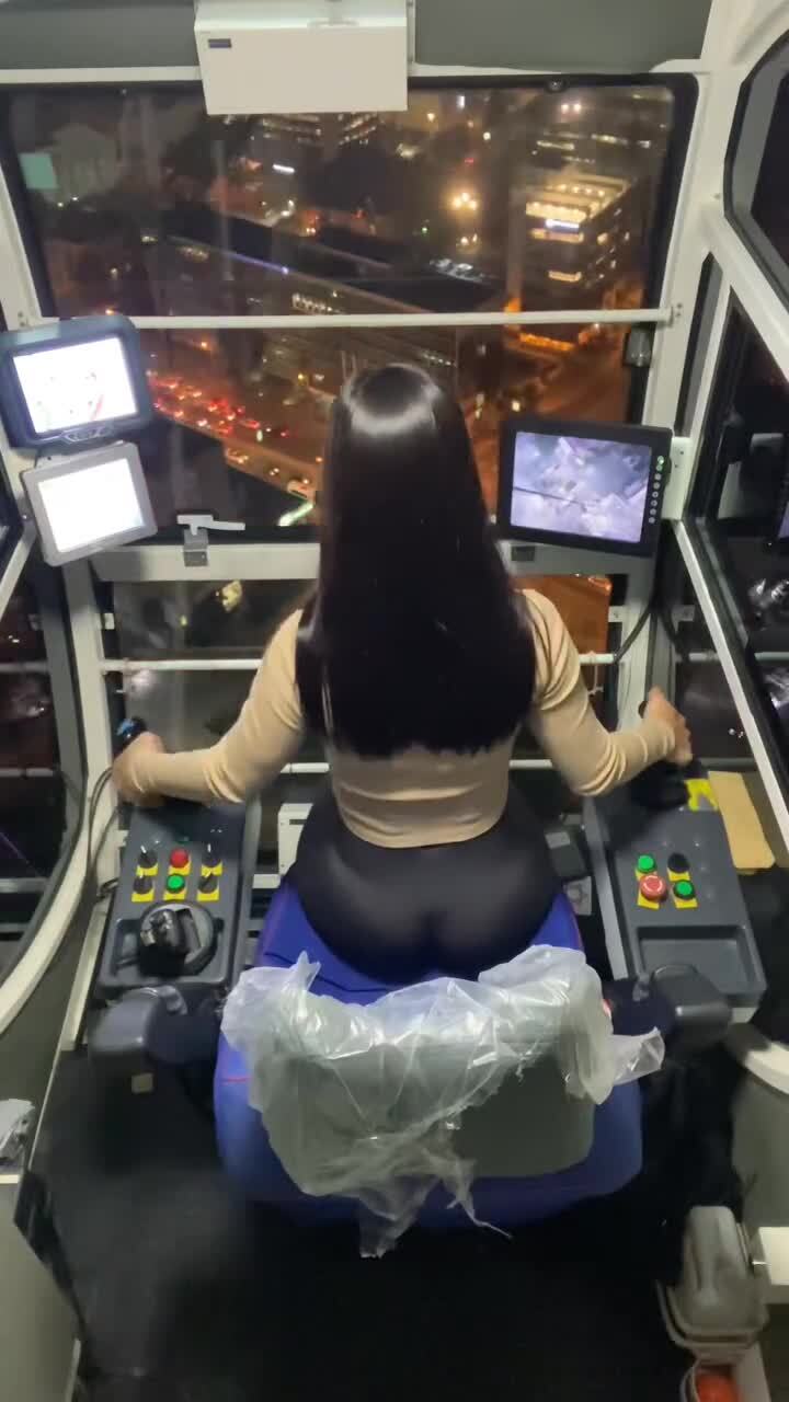 Крановщица