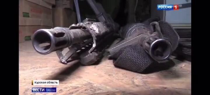 А кто-то катается вдвоем на самокате