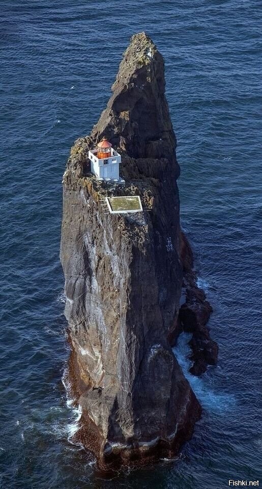 Маяк Тридангар (Tridrangar Lighthouse) в Исландии — в 10 километрах от южного...