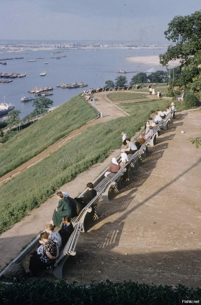 На берегу Волги, Горький, 1958 год